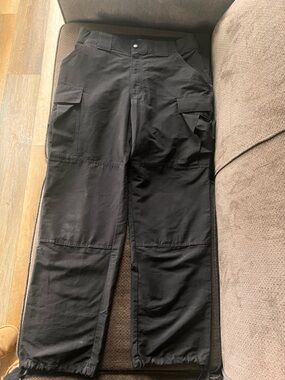 5.11 Tactical Black Cargo Pants with Utility Pockets. Straight fit. 32x30
